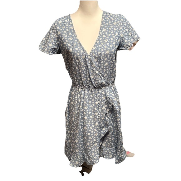 J. Crew Dresses & Skirts - J. Crew Mercantile‎ Floral Printed Chambray Faux Wrap Ruffle Dress Size XS